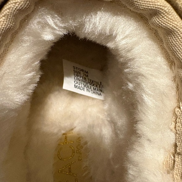 Cozy Beige Fleece Slippers - Picture 4 of 7